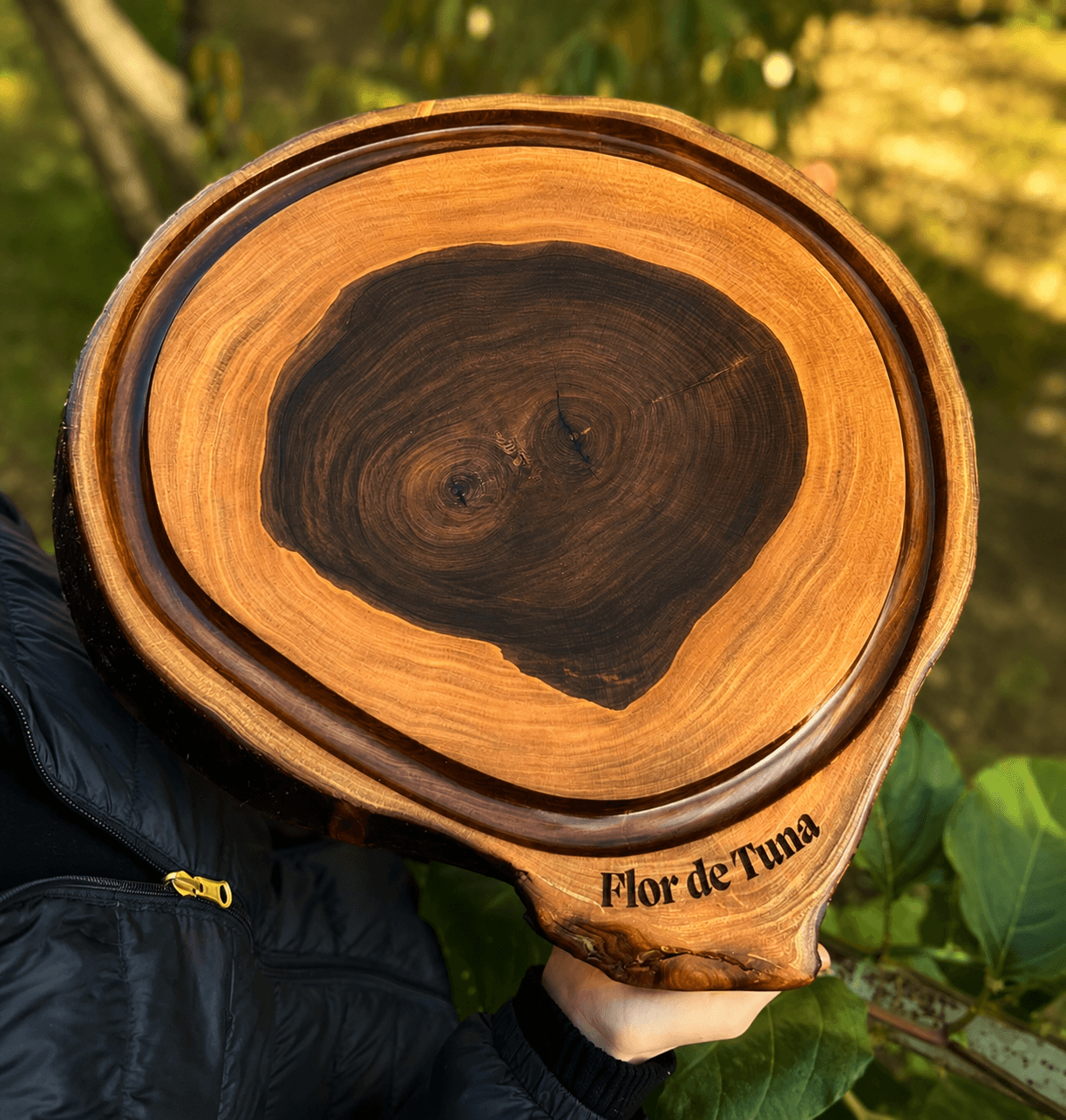 Peça artesanal em madeira da Flor de Tuna
